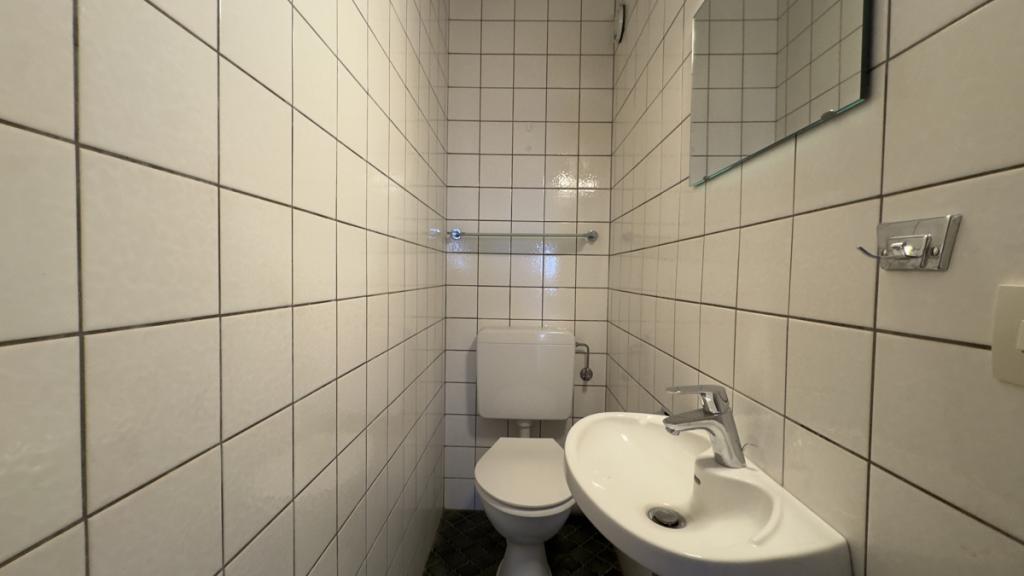 (Anfragen nur per eMail) -Ruhige und gepflegte Drei-Zimmer-Küche-Bad Wohnung in Darmstadt-Wixhausen - Photo 4