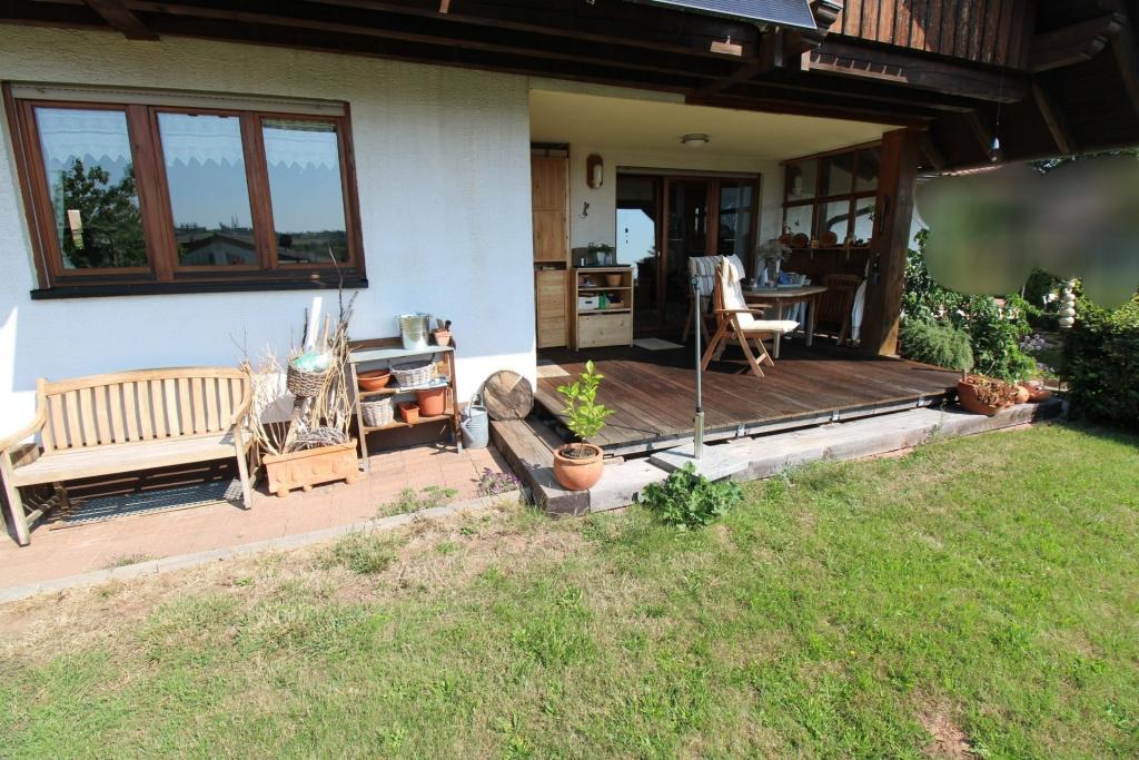 Kleine überdachte Terrasse EG
