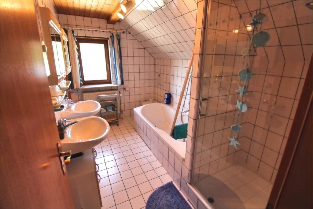 Tageslicht-Vollbad/WC DG