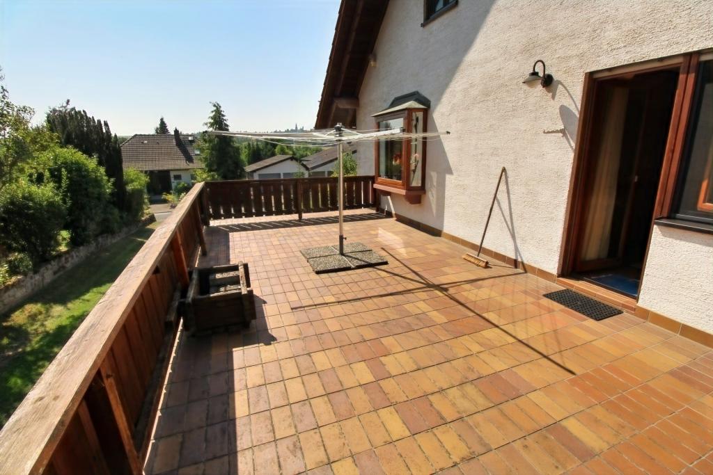Große Terrasse EG