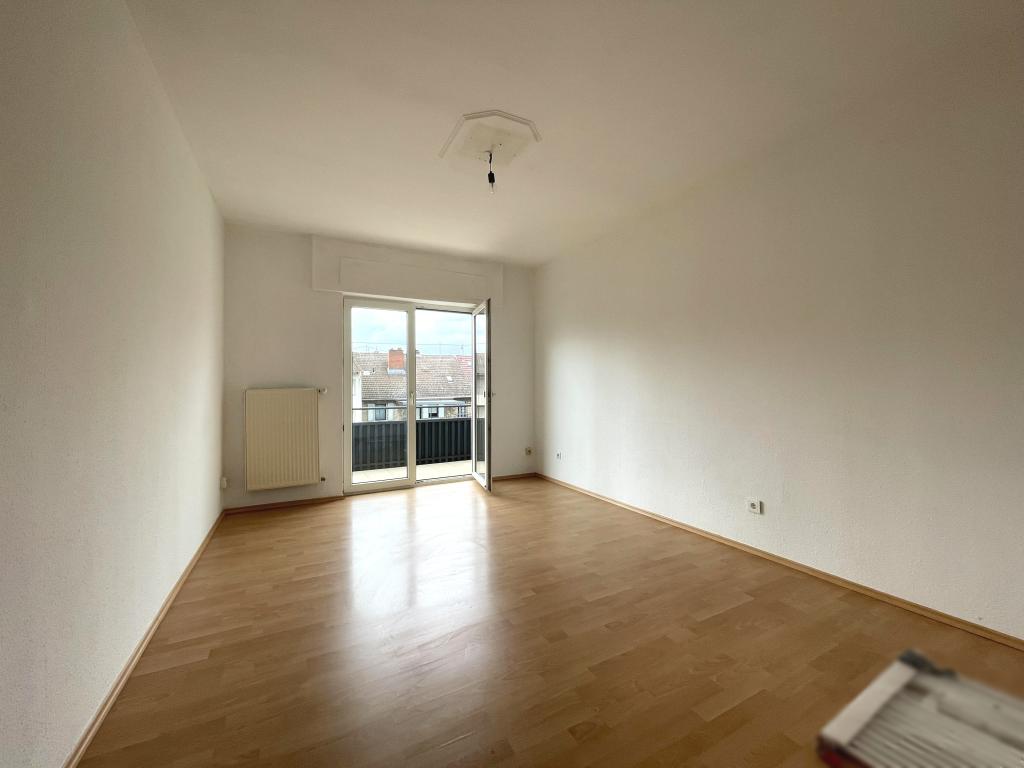 Wohnzimmer mit Balkon