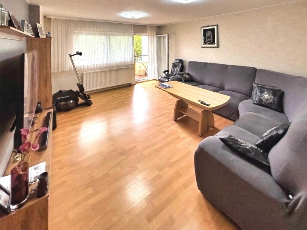 Wohnzimmer+Balkonzugang