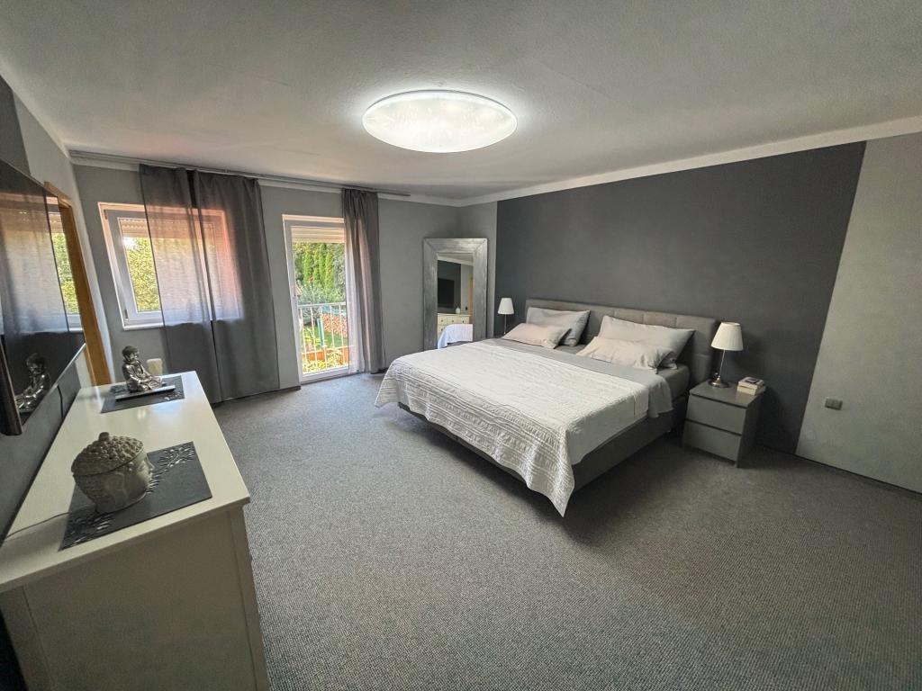 Schlafzimmer DG