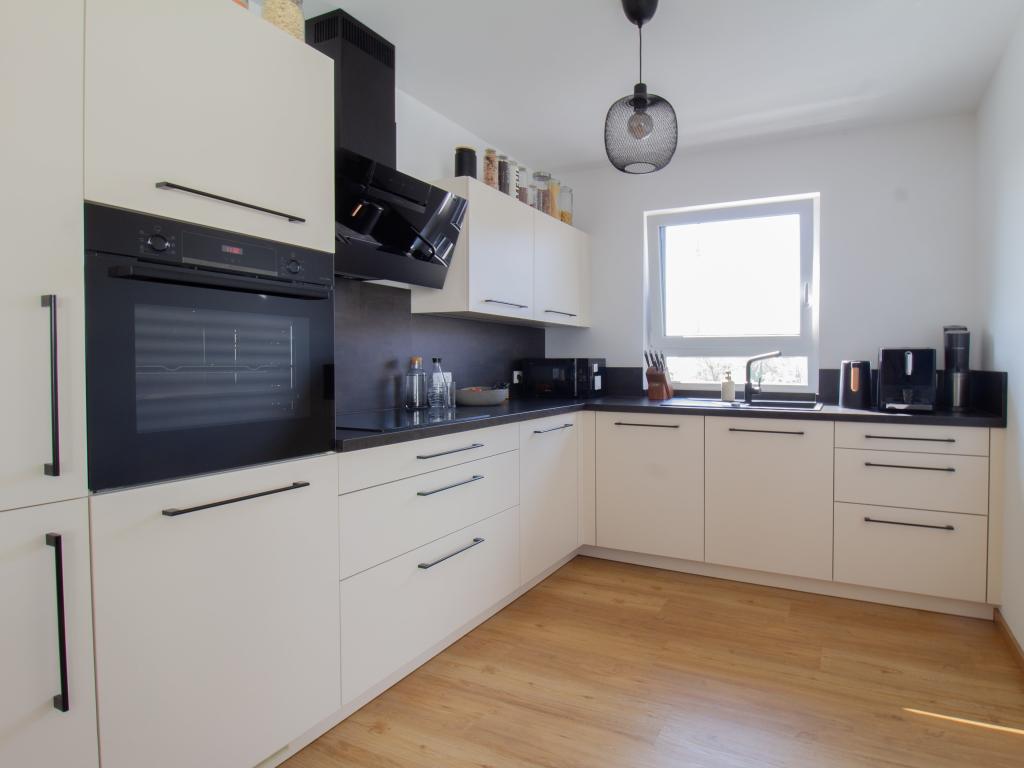 Lichtdurchfluteter Neubau mit Südbalkon und Traumblick! - Photo 5