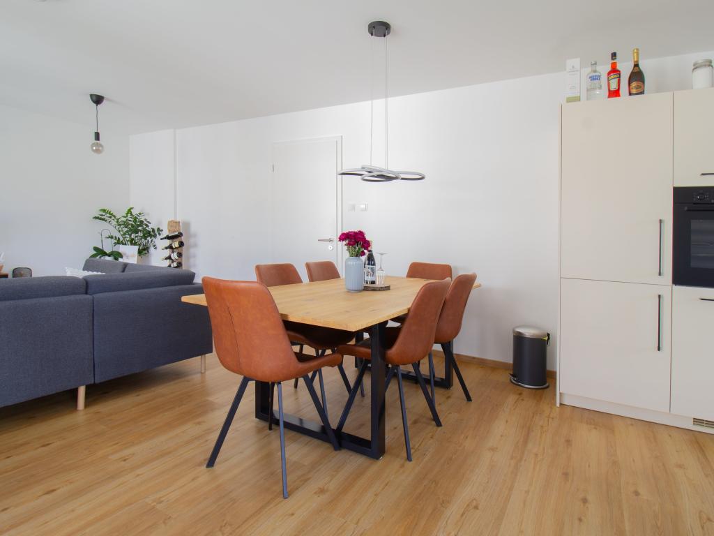 Lichtdurchfluteter Neubau mit Südbalkon und Traumblick! - Photo 2