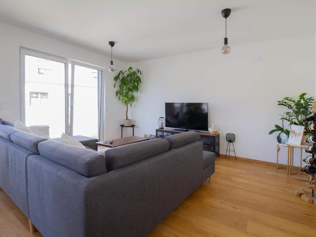 Lichtdurchfluteter Neubau mit Südbalkon und Traumblick! - Photo 1