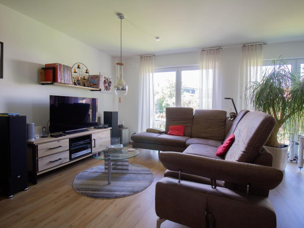 Lichtdurchflutete 3ZKB mit großem Balkon! - Foto 1