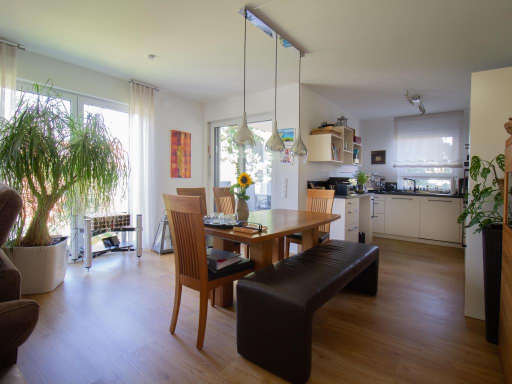 Lichtdurchflutete 3ZKB mit großem Balkon! - Foto 2