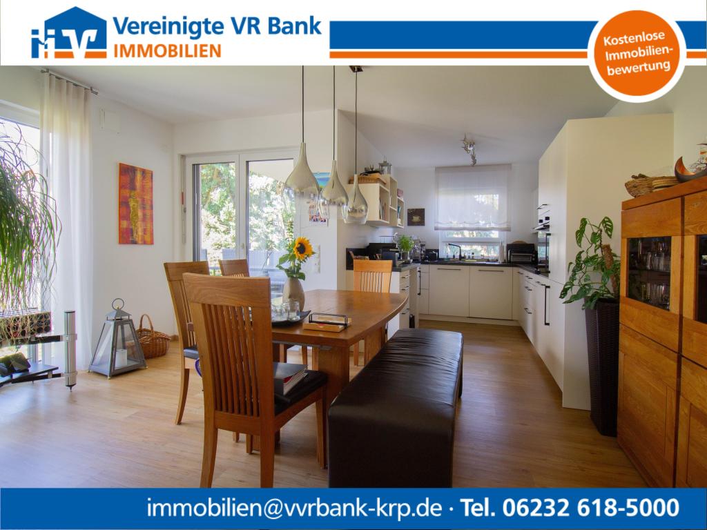 Lichtdurchflutete 3ZKB mit großem Balkon! - Foto 3
