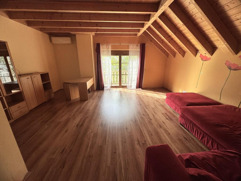 weiteres Kinderzimmer DG