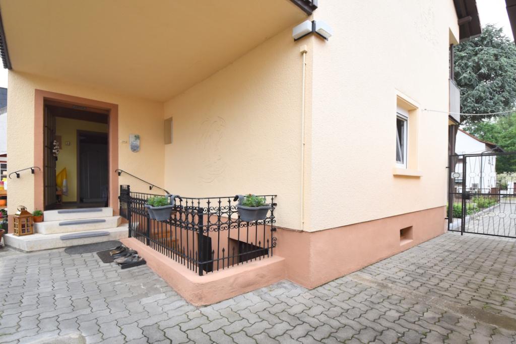 Eingangsbereich mit Zugang Keller