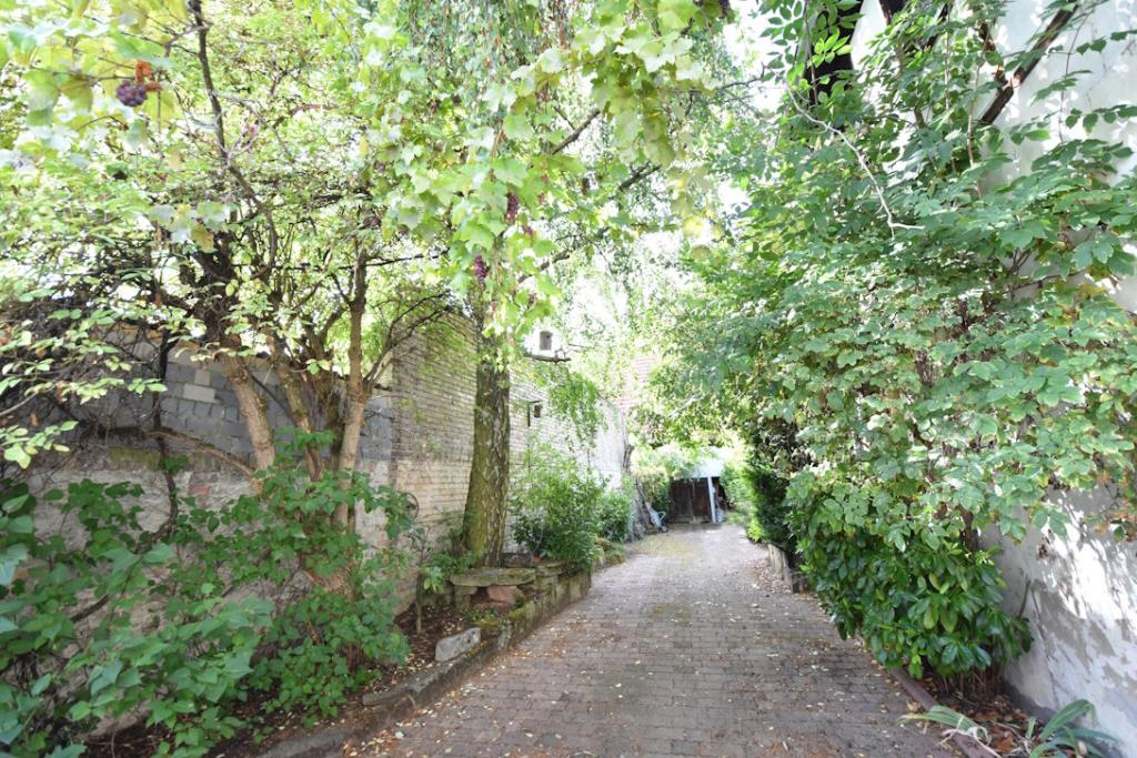 Hof Blick Richtung Scheune