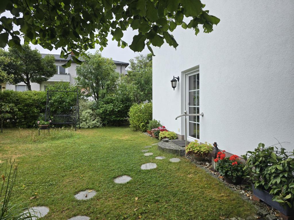 Zugang Garten, Blumenbeet