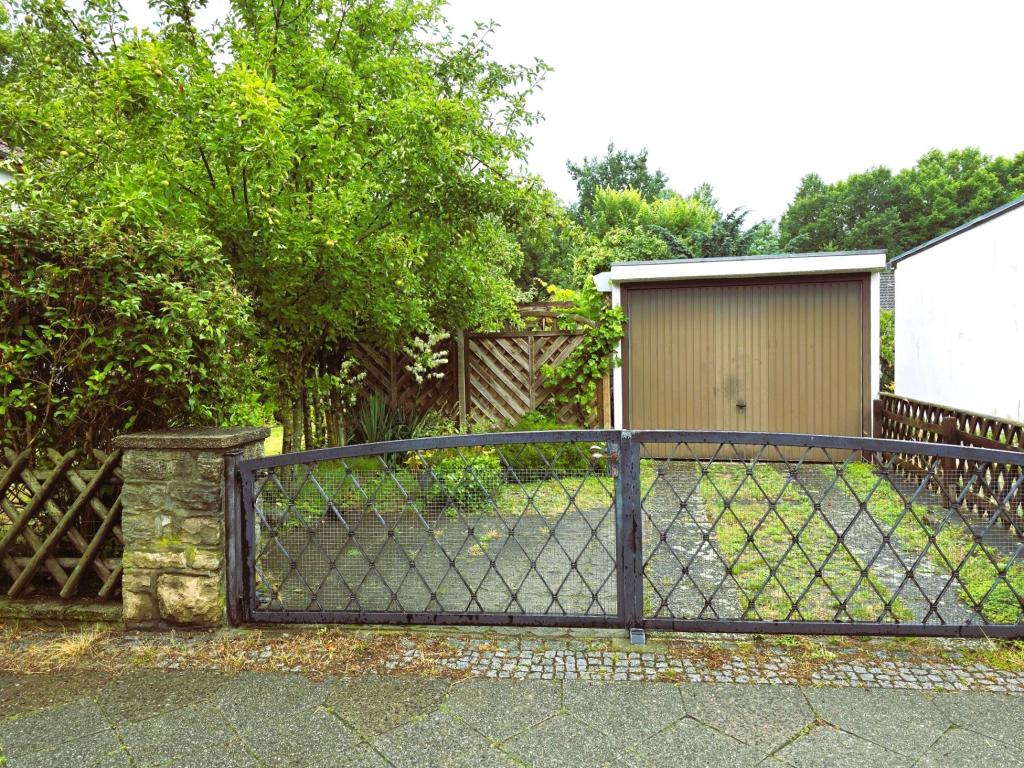 Garage mit Stellplatz