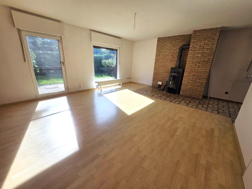 Bezugsfreie Doppelhaushälfte, 2 Vollgeschosse ohne Dachschrägen, Garage, zentrale ruhige Ortslage - Foto 3