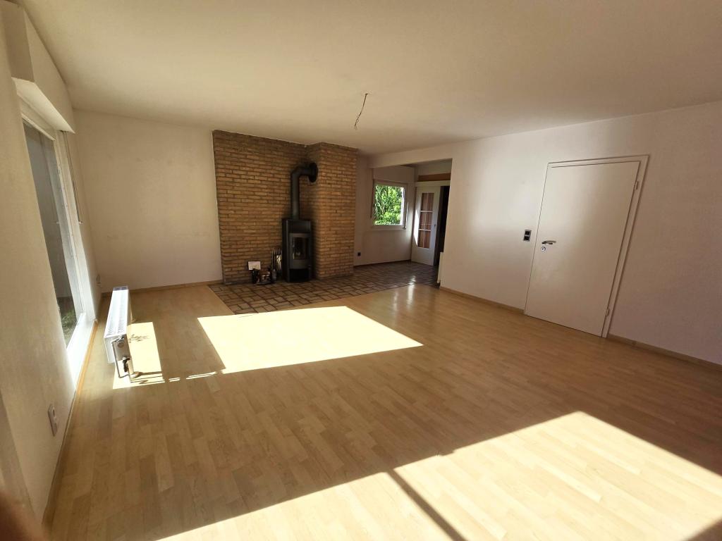 Bezugsfreie Doppelhaushälfte, 2 Vollgeschosse ohne Dachschrägen, Garage, zentrale ruhige Ortslage - Foto 2