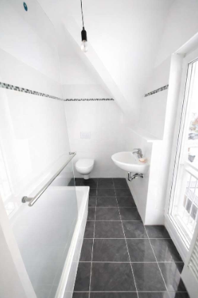 Hell-freundliche 2-Zimmer-Mietwohnung im Dachgeschoss, 70 m², EBK, Dachterrasse, Kladow - Photo 3