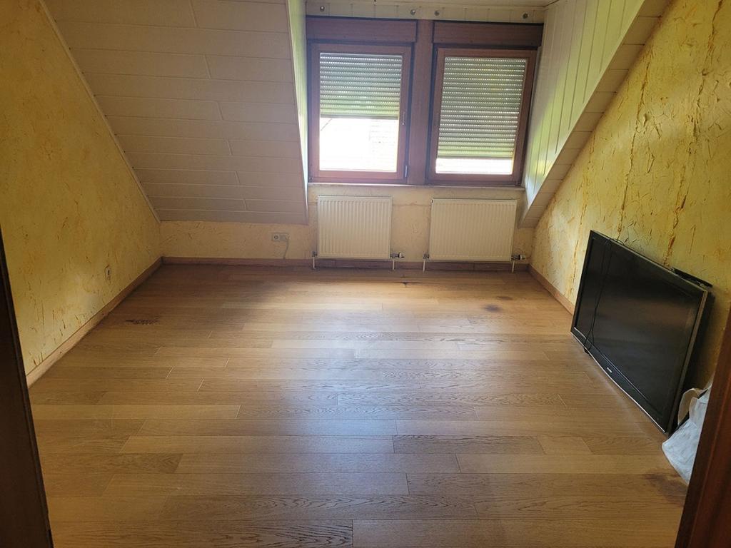 Ruhige sehr schoene 2,5 Zimmer DG Maisonette Whg. - Photo 1