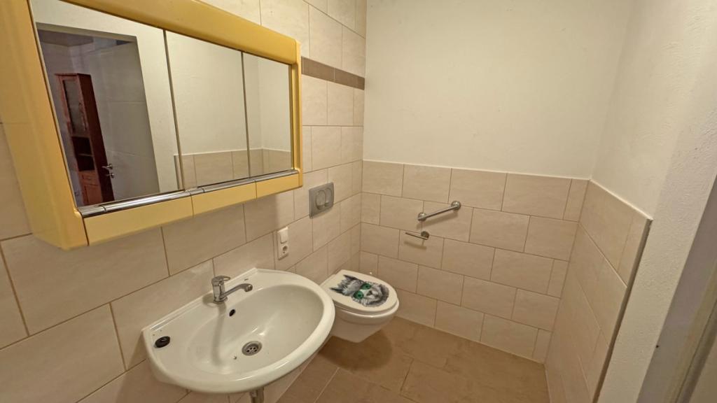 Gäste-WC Erdgeschoss Zweifamilienhaus 
