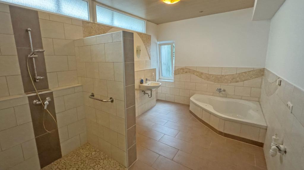 Badezimmer Erdgeschoss Zweifamilienhaus