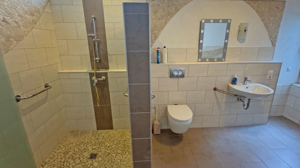 Badezimmer Erdgeschoss Zweifamilienhaus 