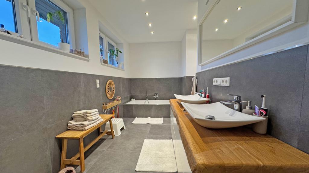 Badezimmer im Obergeschoss