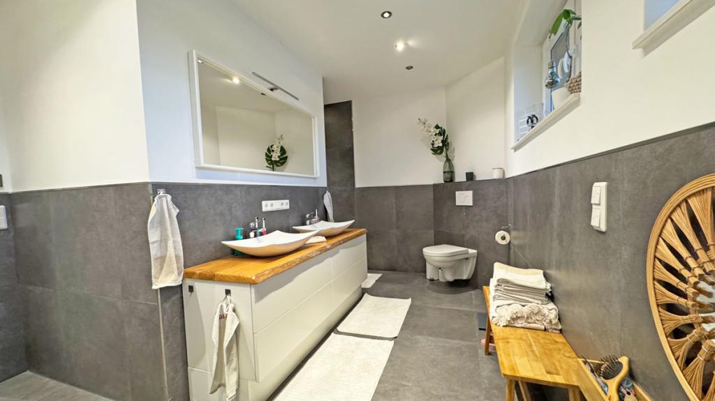 Badezimmer im Obergeschoss