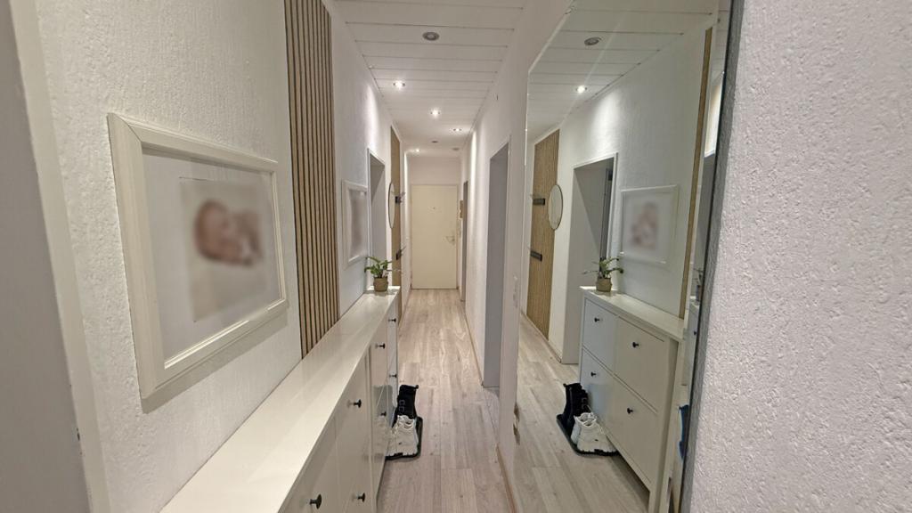 Flur 1. OG rechts