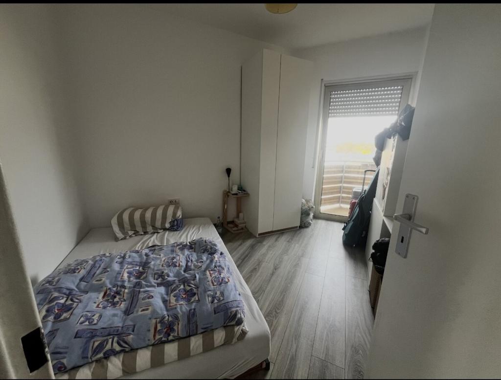 3-ZKB-Wohnung mit Einbauküche und zwei Balkonen - Foto 2