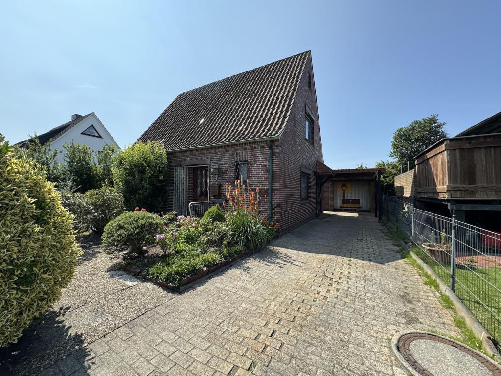 Hausansicht/Auffahrt