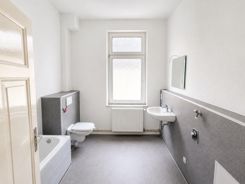 Gepflegtes Altbau-Refugium: 2-Zimmer-Wohnung mit optimaler Anbindung an City, Marine & Kliniken - Photo 3