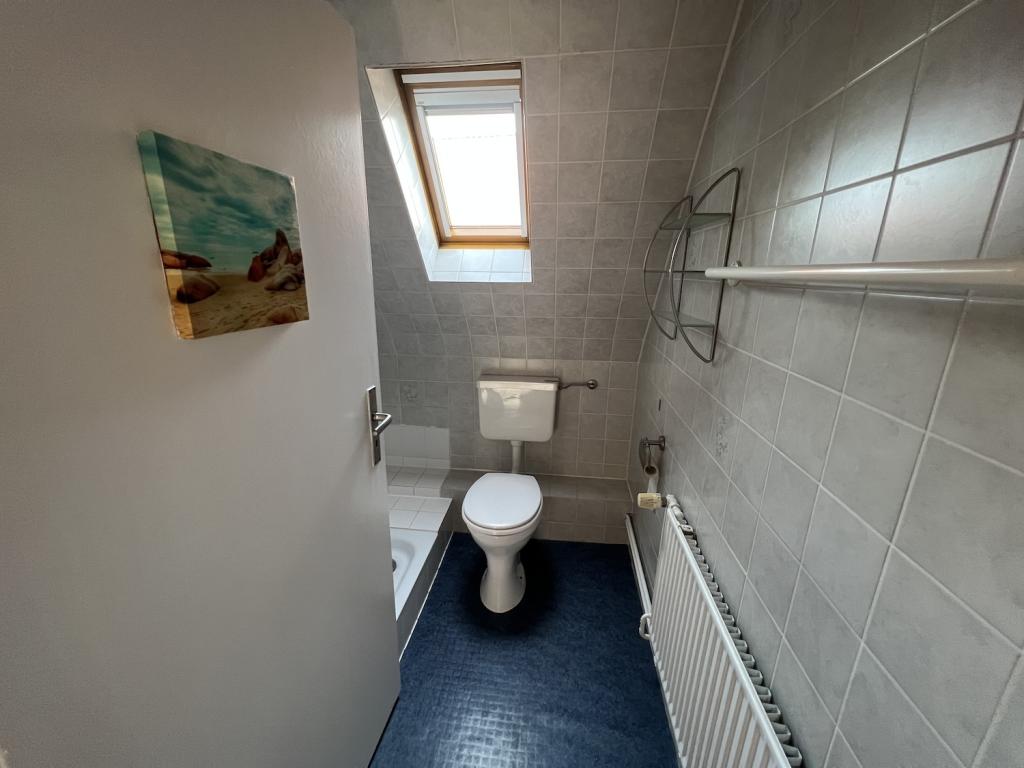Wohnen, wo die Nordsee zum Alltag dazugehört – gemütliche 3-Zimmer-Dachgeschosswohnung in Hooksiel - Foto 3