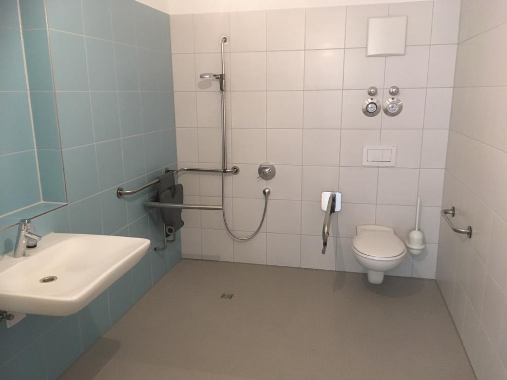 VBU Immobilien - Seniorengerechte Mietwohnung in Neckarwestheim - Photo 4