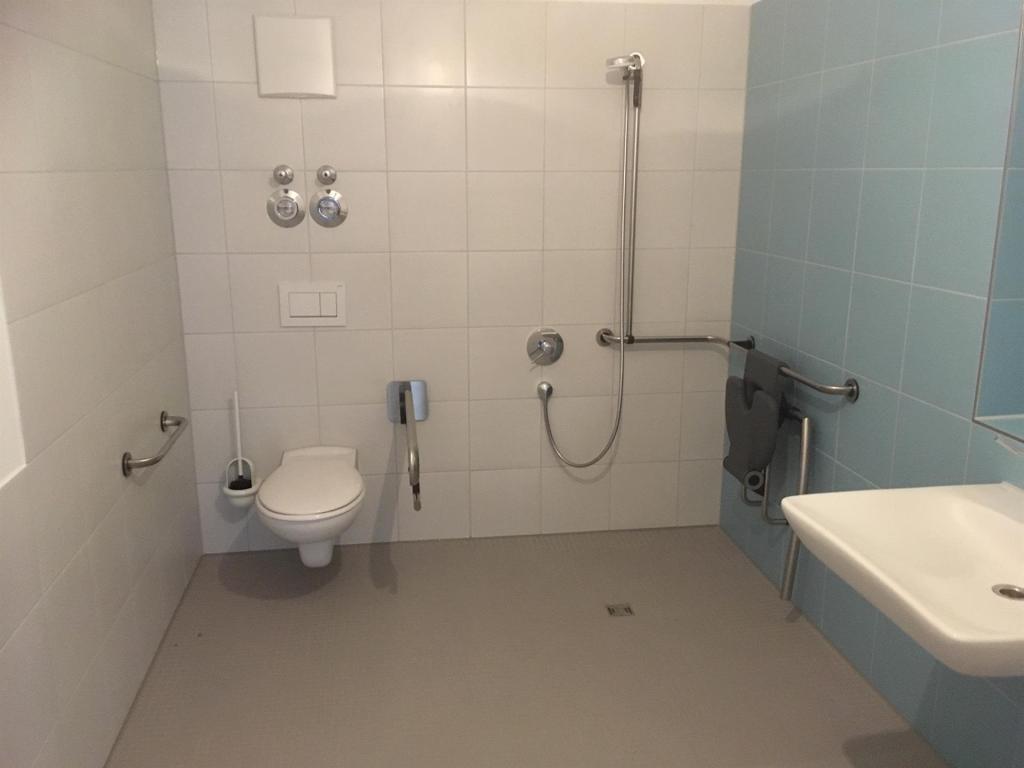 VBU Immobilien - Seniorengerechte Mietwohnung in Neckarwestheim - Photo 4
