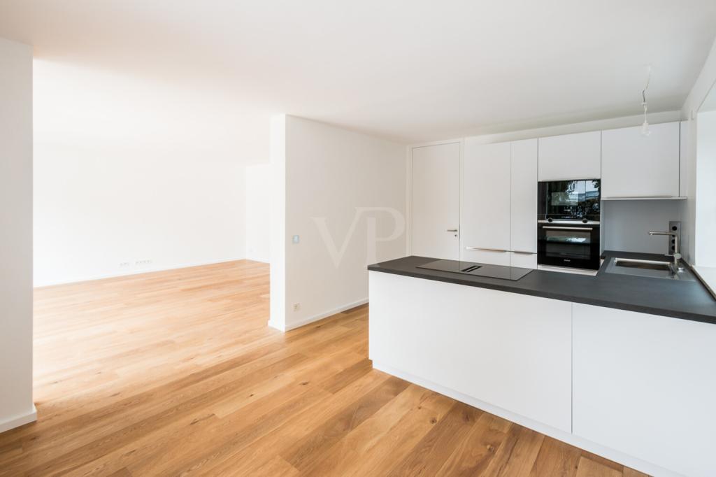 Erstbezug nach exklusiver Kernsanierung: stilvolle Doppelhaushälfte mit Gartenidylle in Gräfelfing - Foto 2