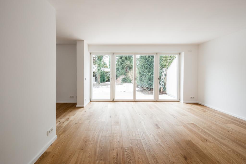 Erstbezug nach exklusiver Kernsanierung: stilvolle Doppelhaushälfte mit Gartenidylle in Gräfelfing - Foto 1
