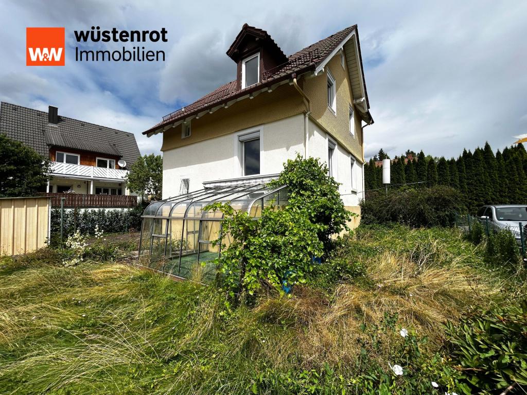 EG Garten: Ein Stück Natur am Rand des Hauses – verwildert und doch voller Potenzial für grüne Träume