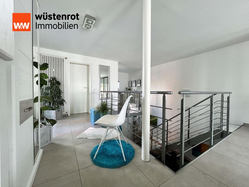 Der Blick in den hinteren Teil - mit Badezimmer und geschickt integrierten Arbeitsbereich