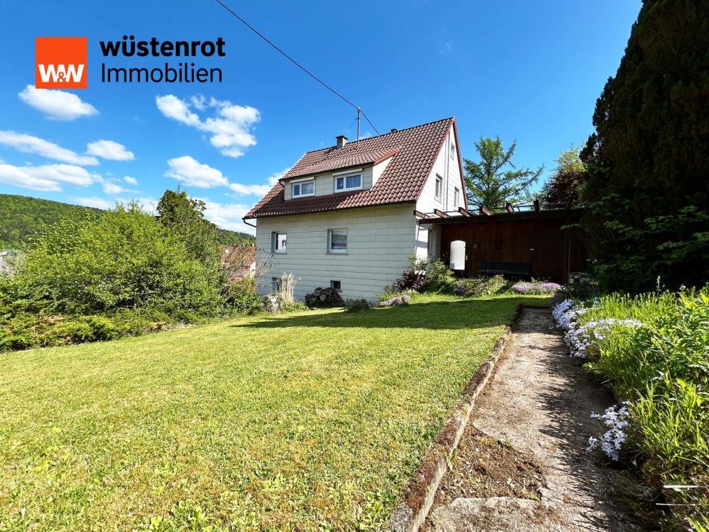 Rückseite mit Herz – wo Garten, Haus und Horizont sich berühren, entsteht ein stilles Versprechen von Zuhause