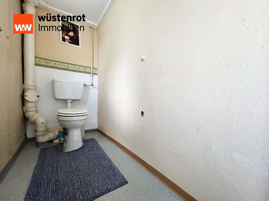 UG Toilette: Etwas in die Jahre gekommen - mit frischen Ideen entsteht hier ein separate Toilette
