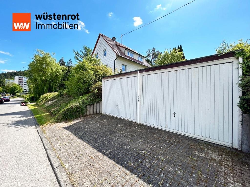 Zwei Einzelgaragen - tiller Hüter von Alltagsmobilität und kleinen Abenteuern auf vier Rädern