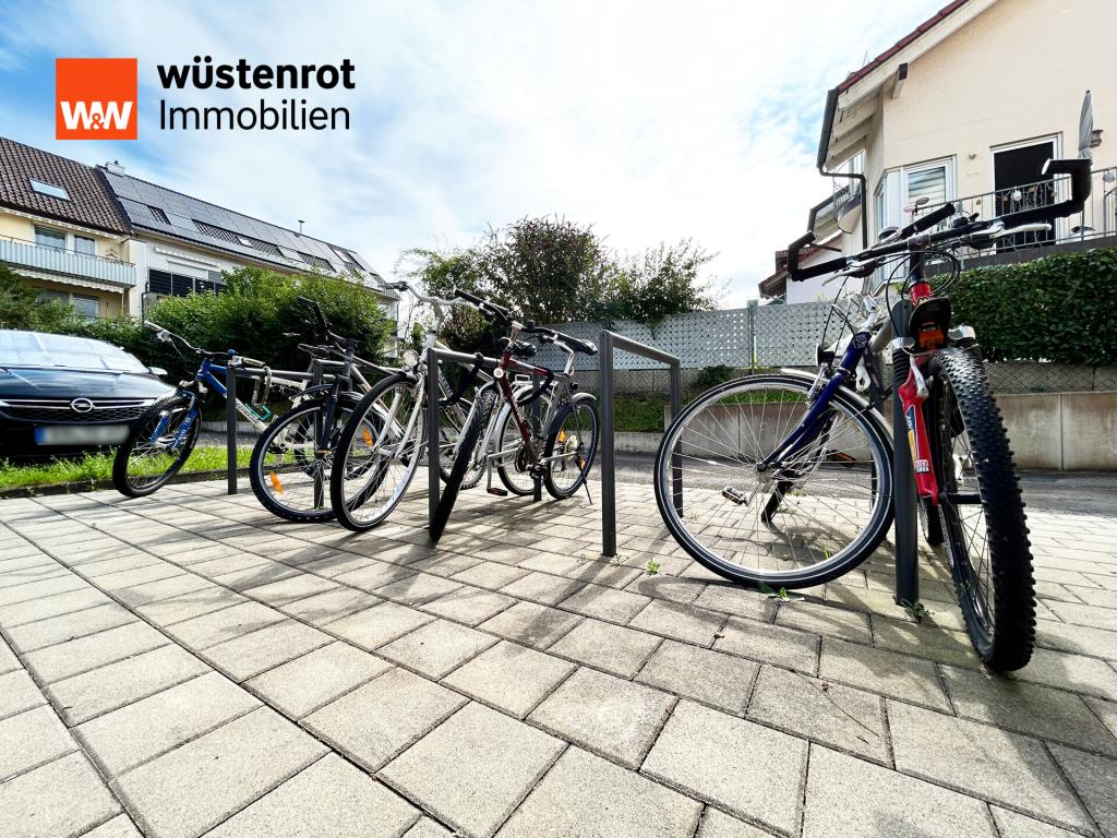 Aussenansicht: Der separate Fahrrad-Parkplatz