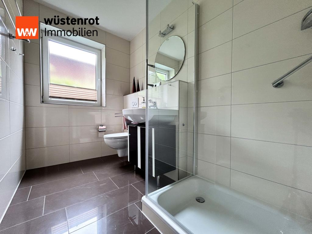 Gäste-WC – Duschbad mit Fenster und TOP-gepflegt