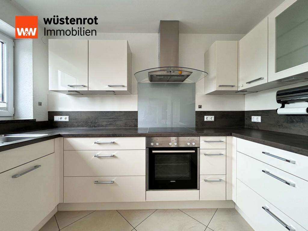 Kochfeld mit Dunstabzug und Backofen  – funktional und dezent gestaltet