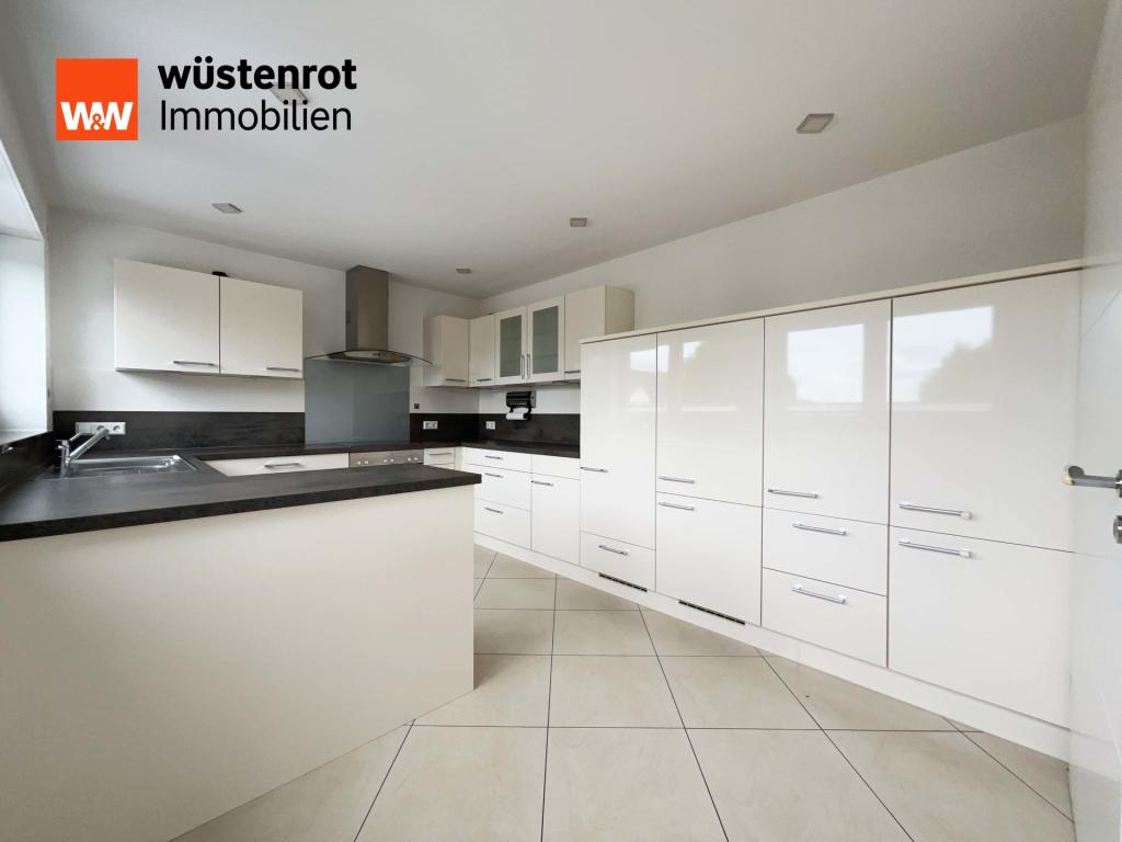 Küche mit durchdachter Ausstattung, kurzen Wegen und viel Fläche zum Kochen und Arbeiten