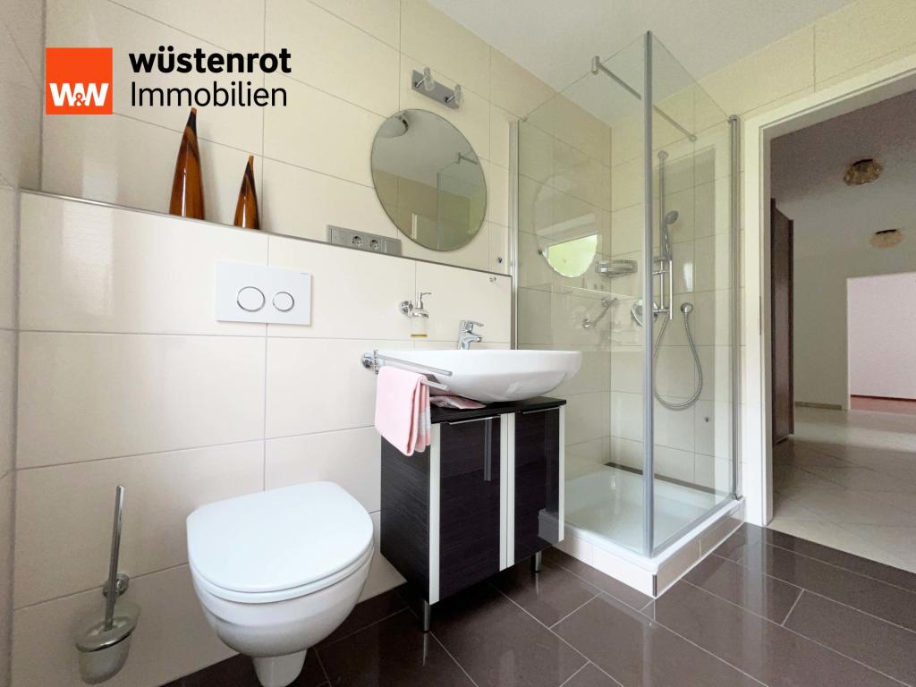 Gäste-WC – kompaktes Duschbad mit allem, was man braucht
