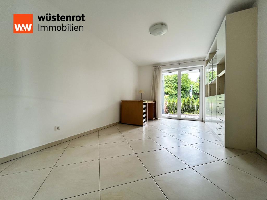 Schlafzimmer  – klare Fläche, viel Licht, ein Schritt ins Freie