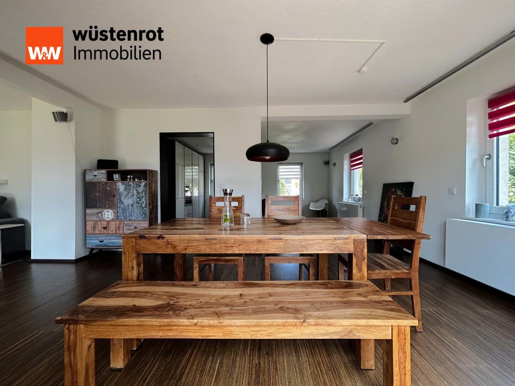 EG - Essbereich: Offenes Esszimmer mit kurzen Wegen zur Küche...alles ist schnell gedeckt