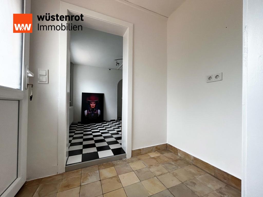UG - Einliegerwohnung: Eingang...der Zugang zur Küche 