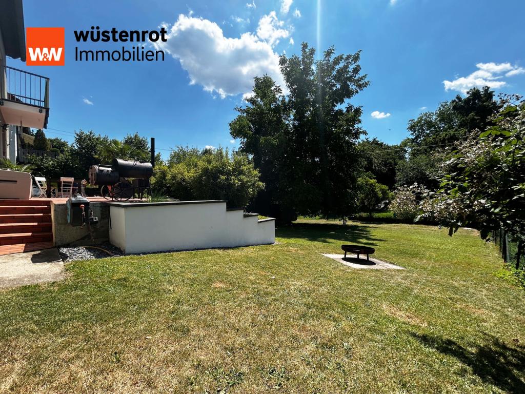 Außenansicht XIII: Der Grillplatz liegt windgeschützt an der Terrasse...mit direktem Zugang zur Wiese